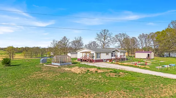 West Plains, MO 65775,4180 Private Road 7201