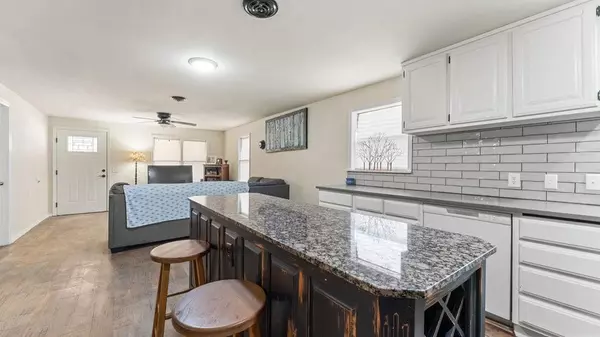 Noel, MO 64854,327 Pendergraft RD