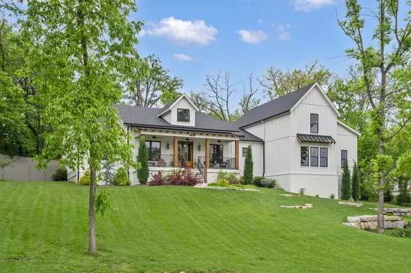2865 S Morningway DR, Springfield, MO 65804
