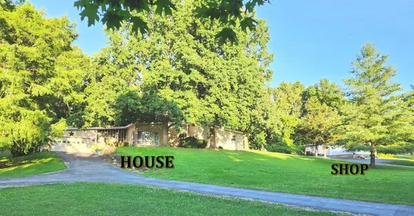 702 W Hubble DR, Marshfield, MO 65706