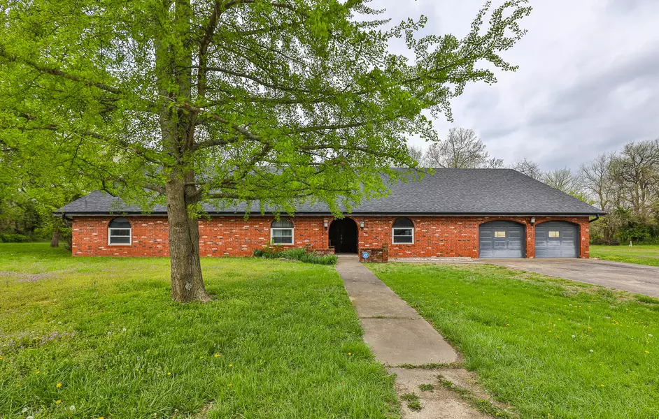 4621 Prairie LN, Bolivar, MO 65613