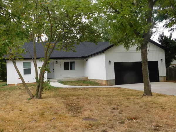 1405 4th St, Monett, MO 65708