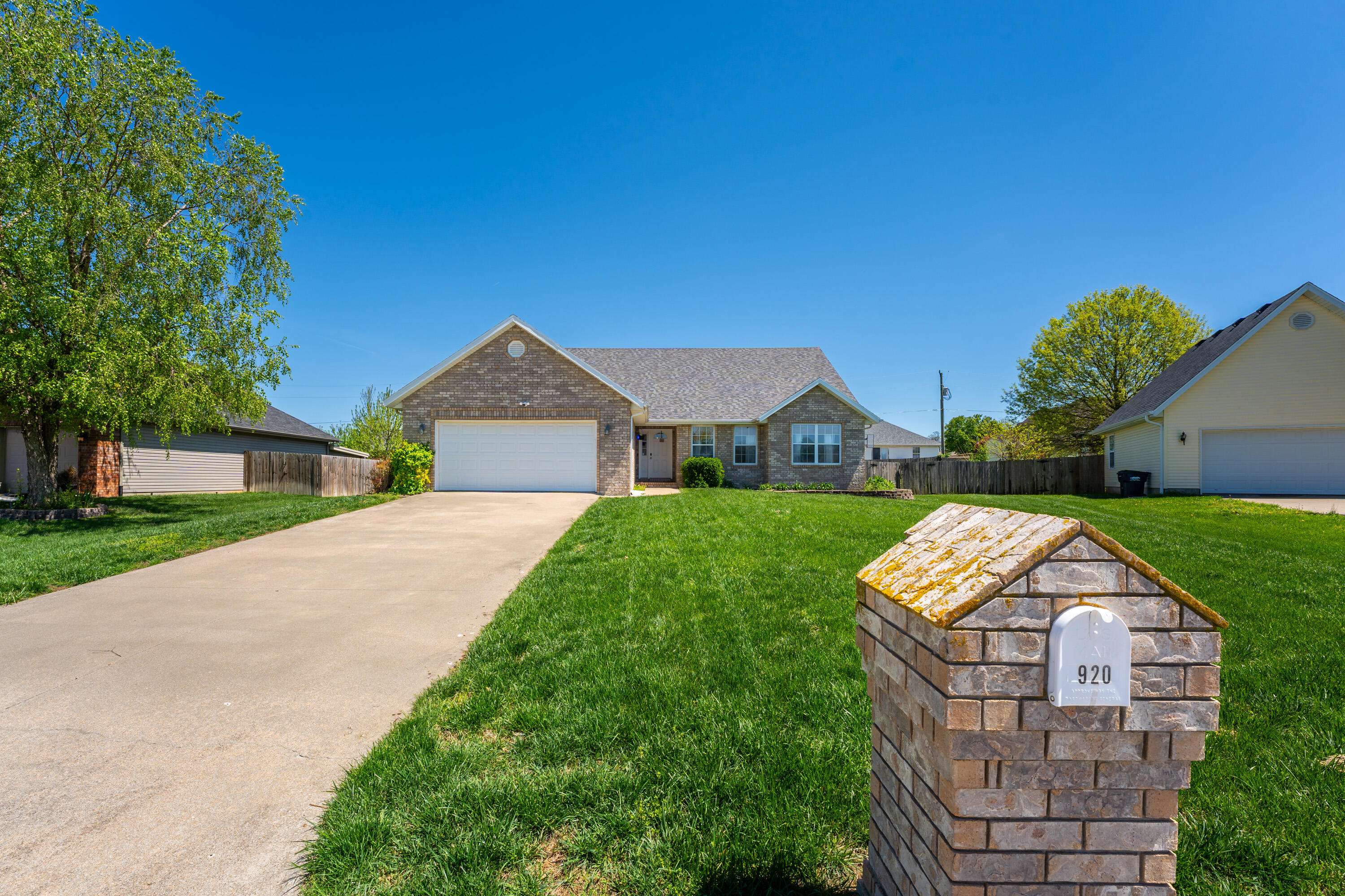 Marshfield, MO 65706,920 Brookside DR