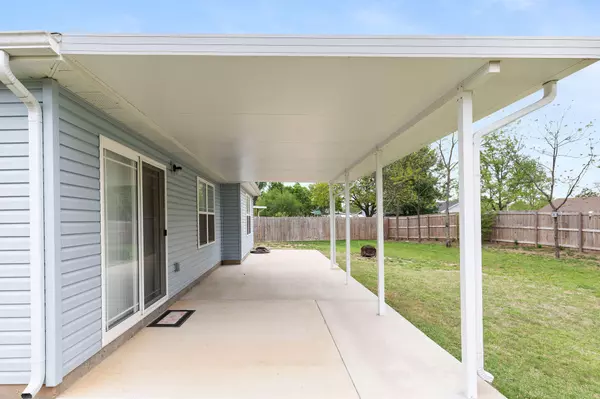 Hollister, MO 65672,190 Travis ST
