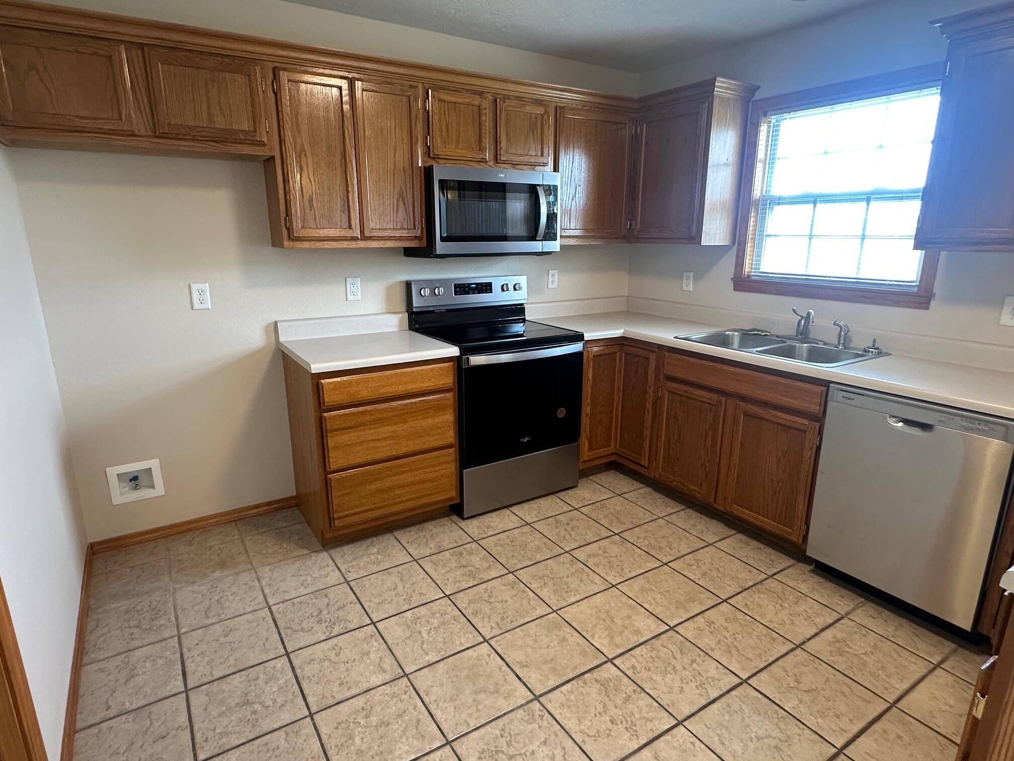 Mt Vernon, MO 65712,913 Tracy LN