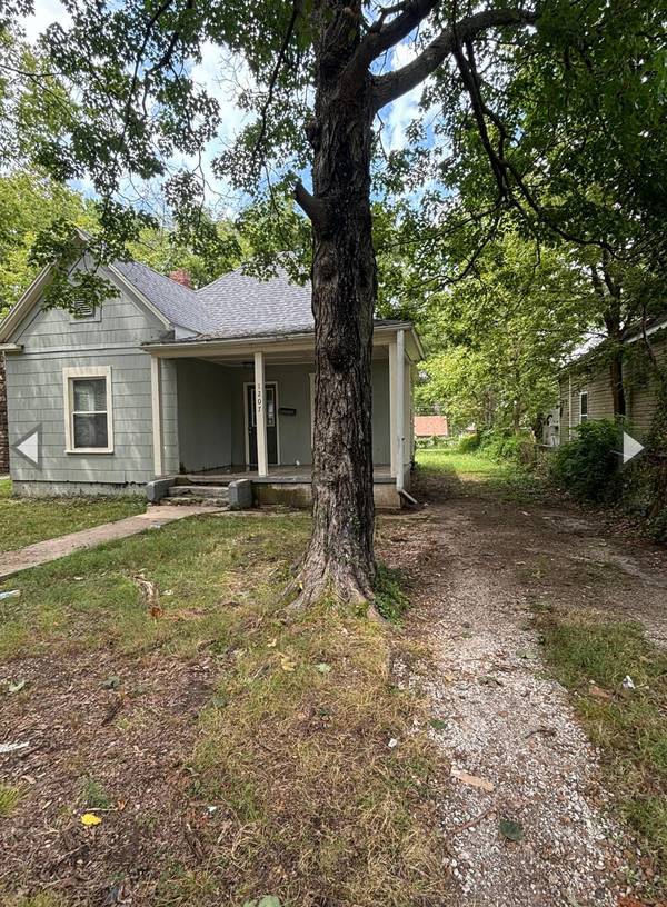 1207 W Florida ST, Springfield, MO 65803