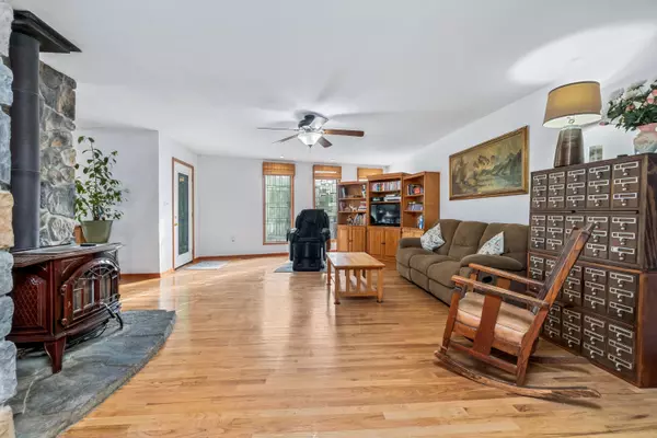 Anderson, MO 64831,324 Hagee RD
