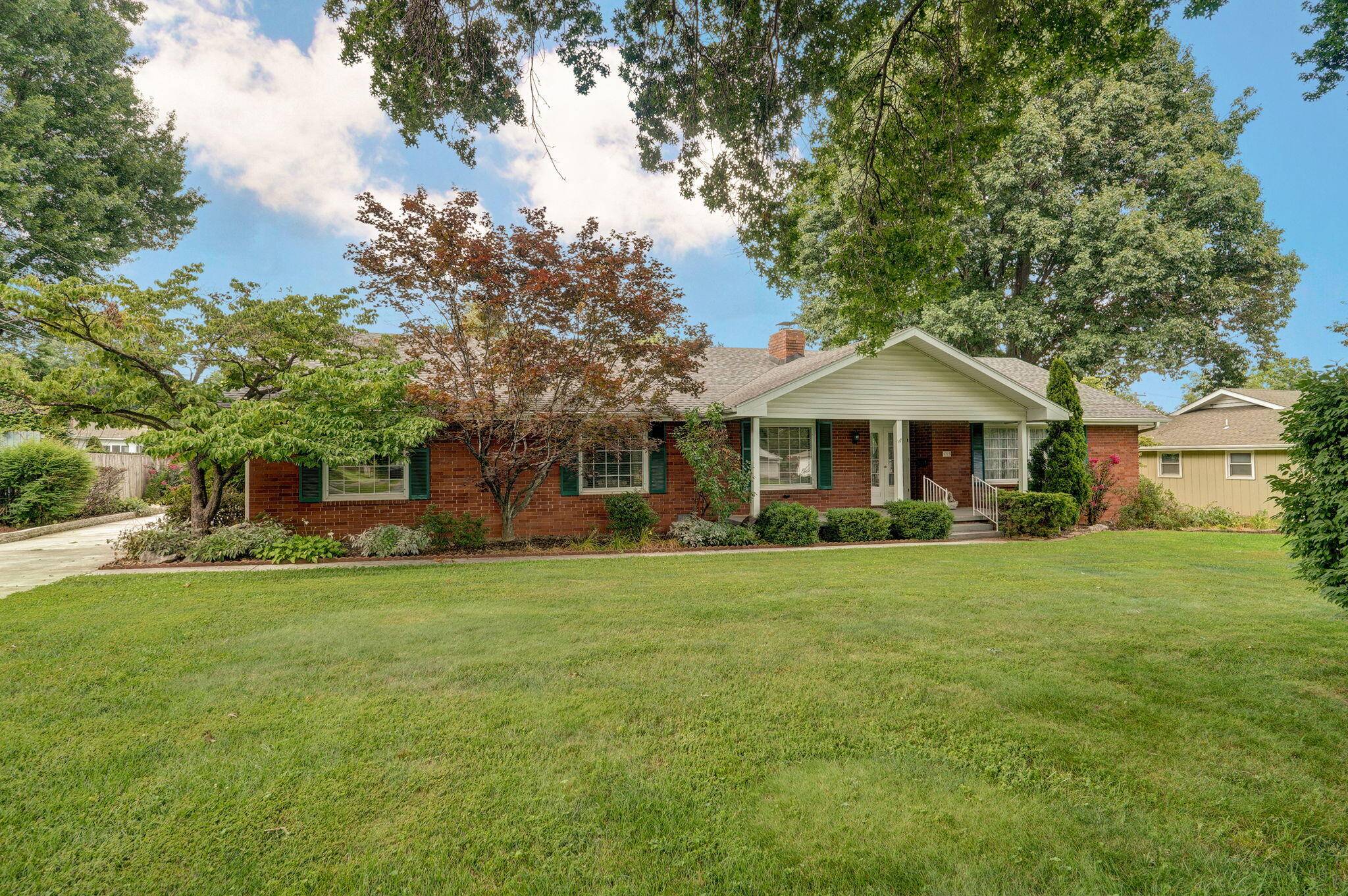 689 W Swan ST, Springfield, MO 65807