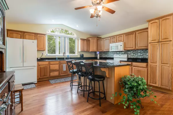 Lampe, MO 65681,492 Iroquois Ln.