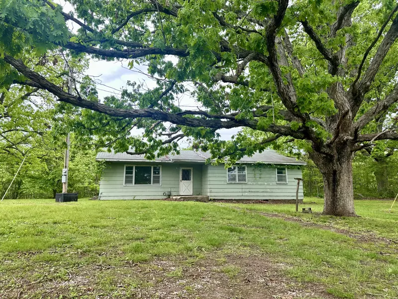 428 N Dade 171, Greenfield, MO 65661