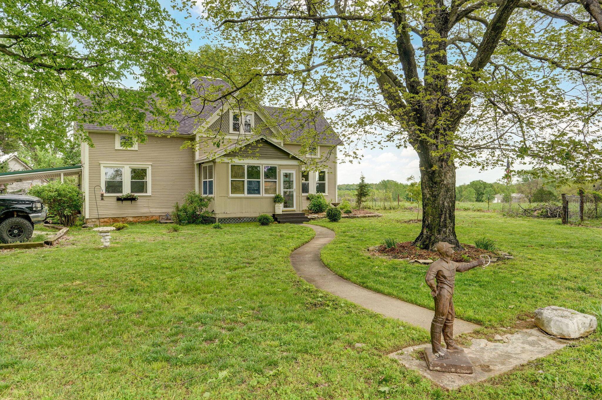 1487 E Lelia LN, Springfield, MO 65803