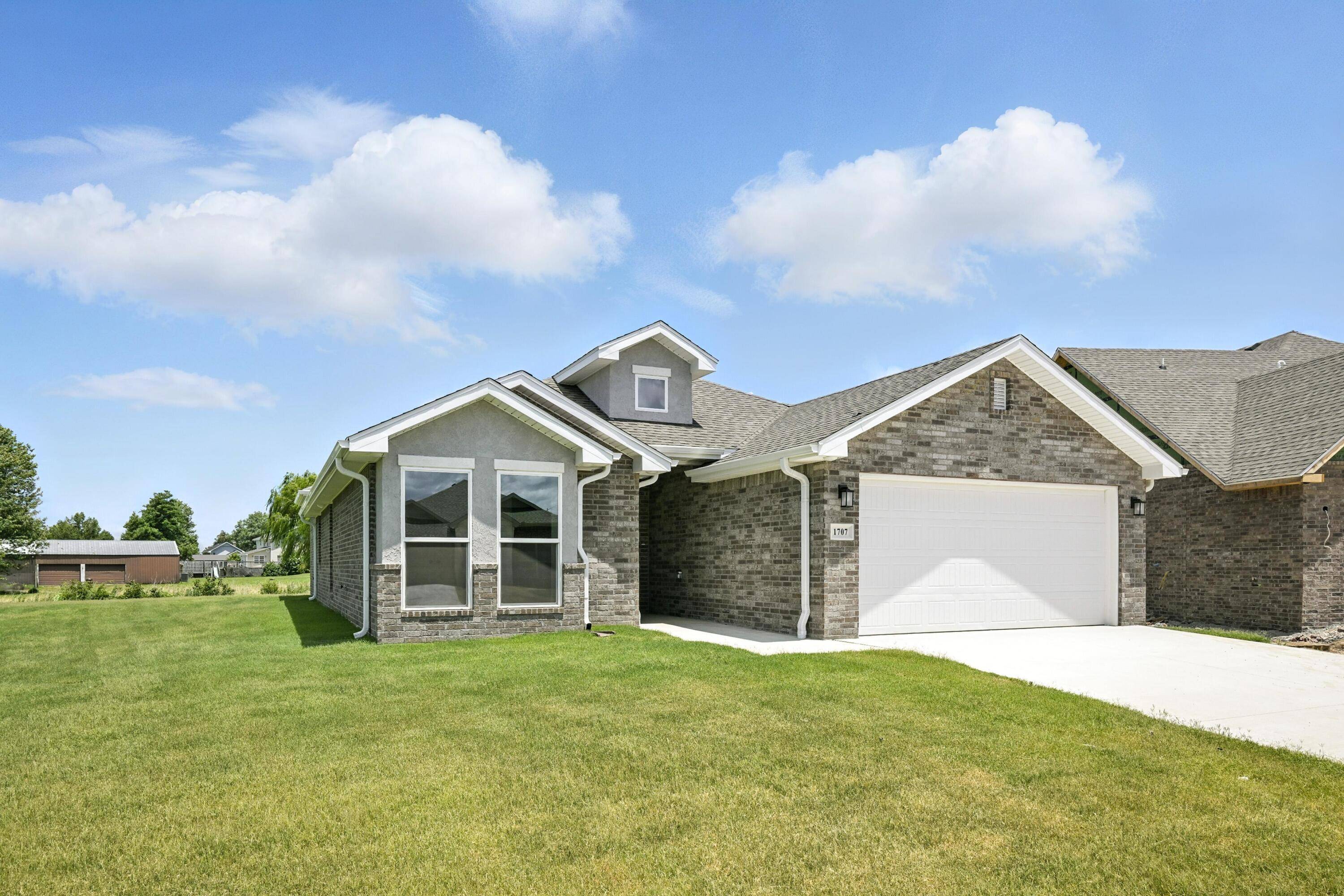 Joplin, MO 64801,1707 E White Oak DR