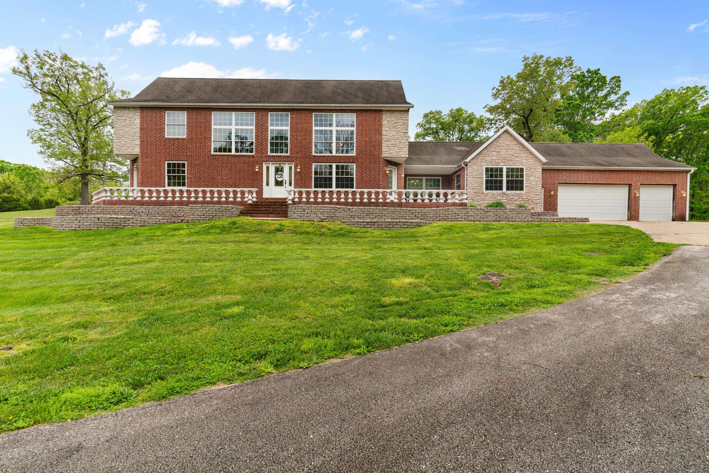 Marshfield, MO 65706,351 Deer Run