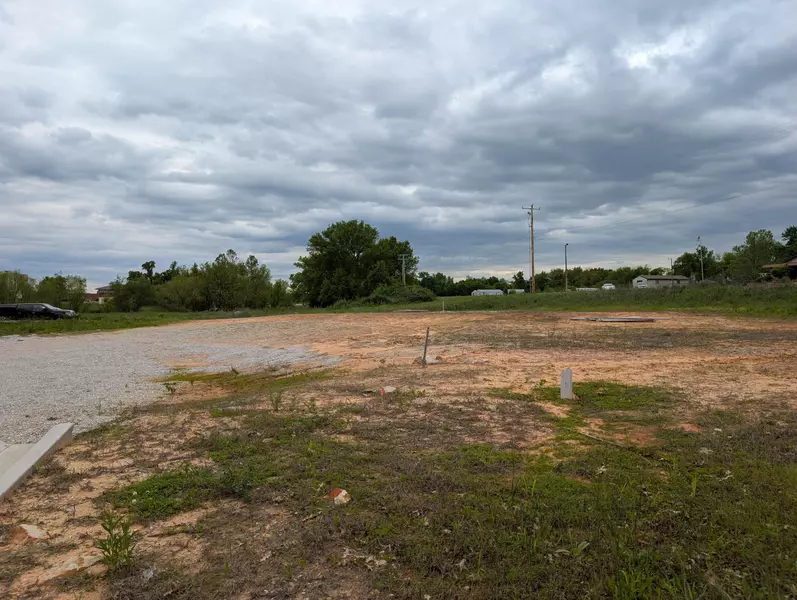 640 E Aldrich RD, Bolivar, MO 65613