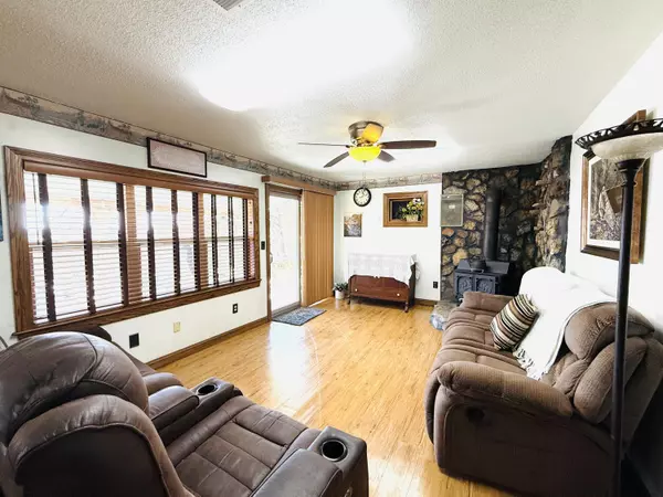 Cabool, MO 65689,13060 Highway Ee (Option 2)