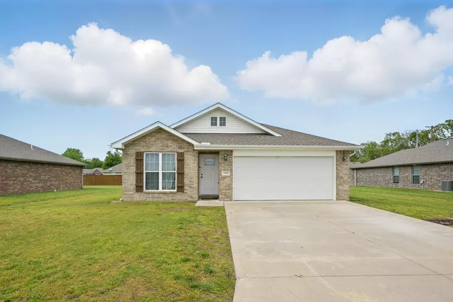 2102 Birdie LN, Neosho, MO 64850