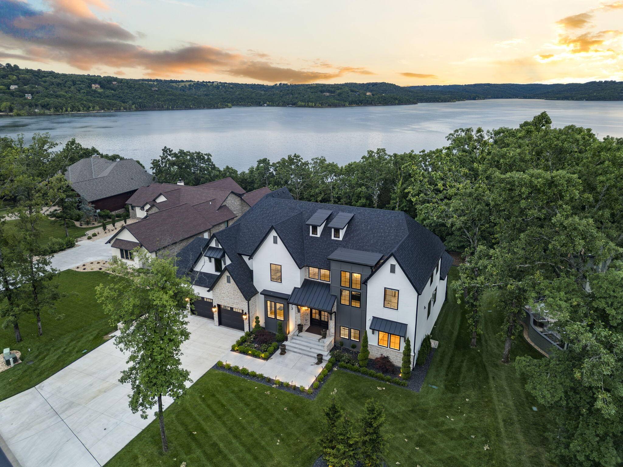 273 Secret LN, Branson West, MO 65737