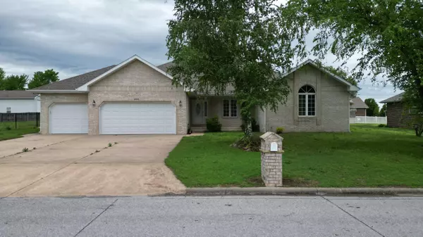 2361 W Heritage ST, Bolivar, MO 65613