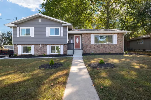 2032 S Brighton DR, Springfield, MO 65804