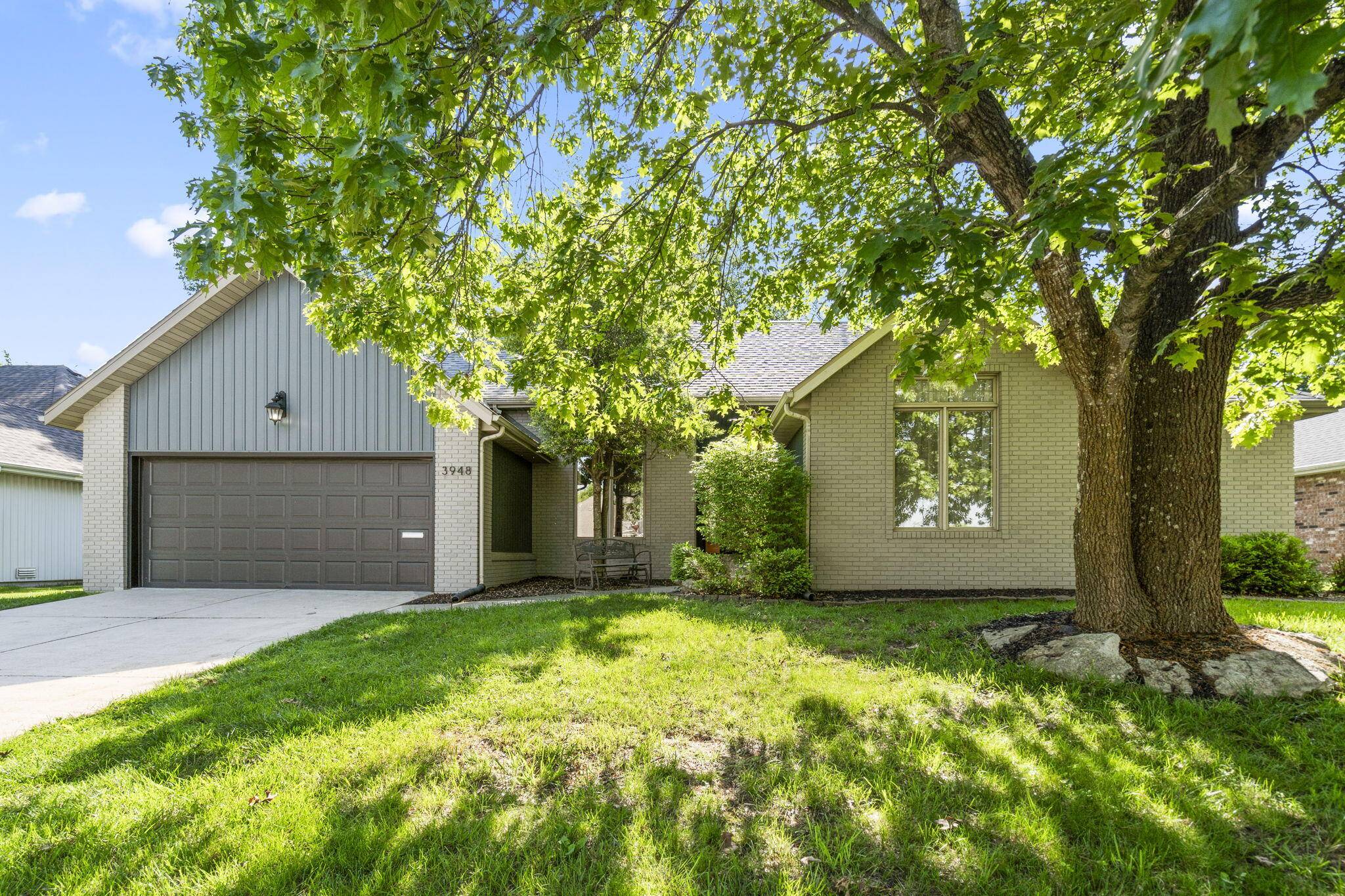 3948 N Broadway AVE, Springfield, MO 65803