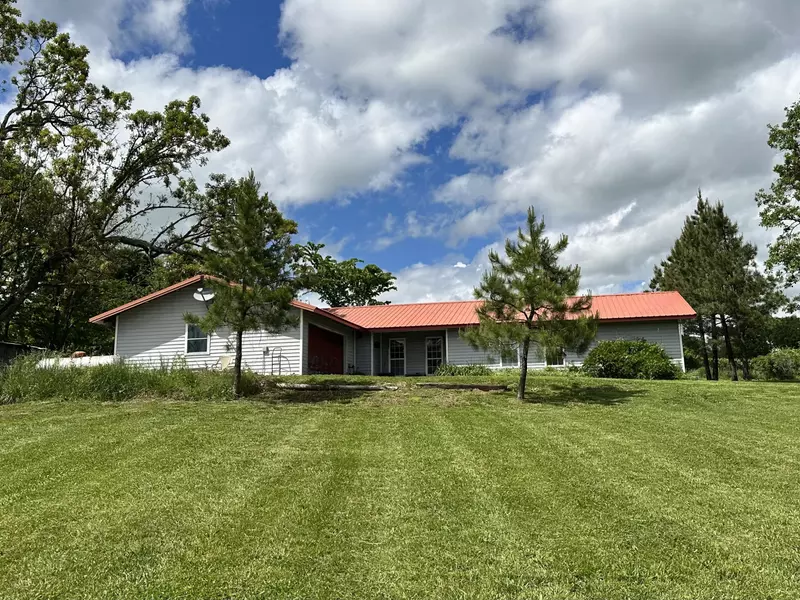 18061 Grogan RD, Elk Creek, MO 65464