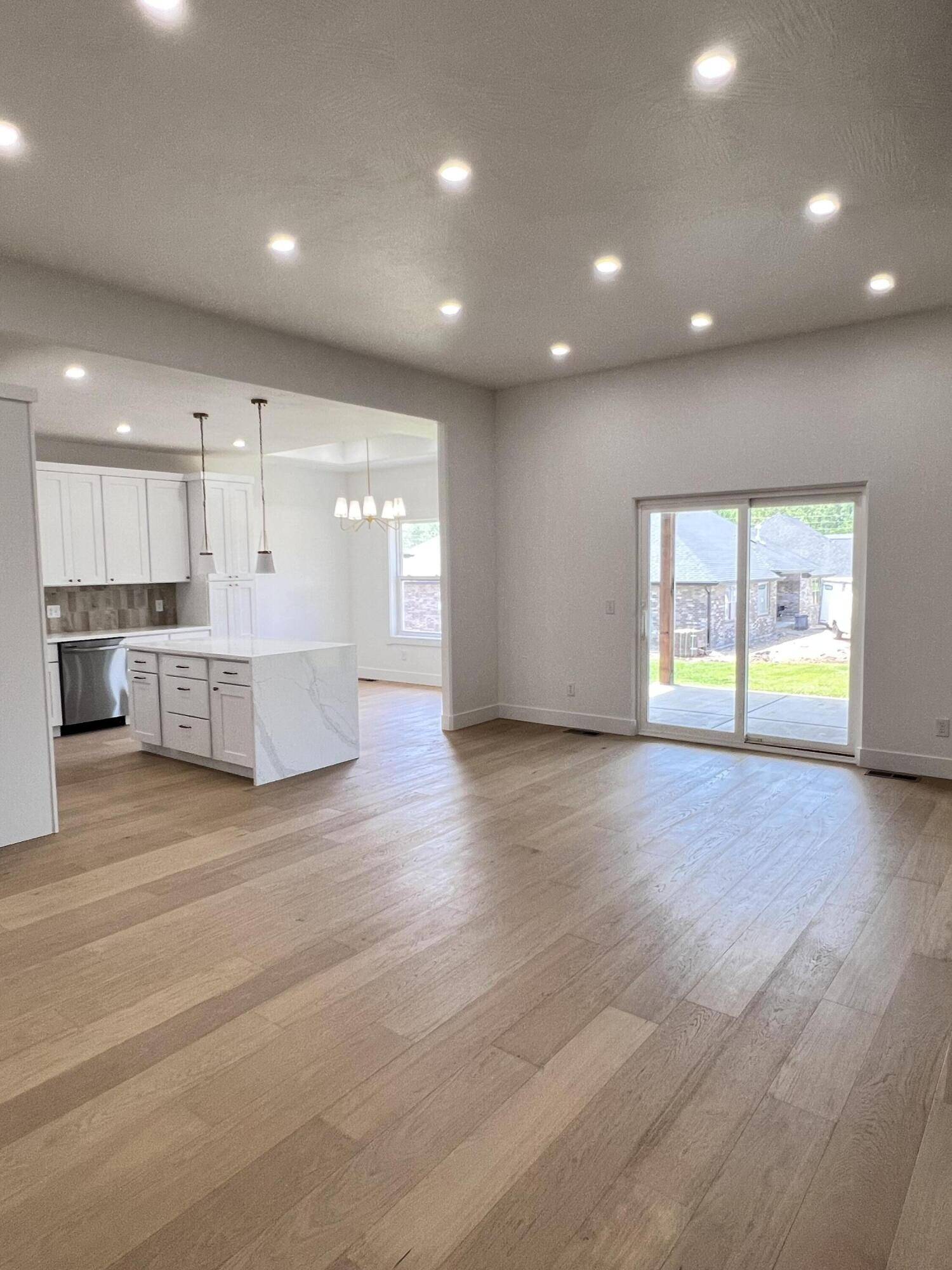 Springfield, MO 65802,2077 N Sun Valley DR