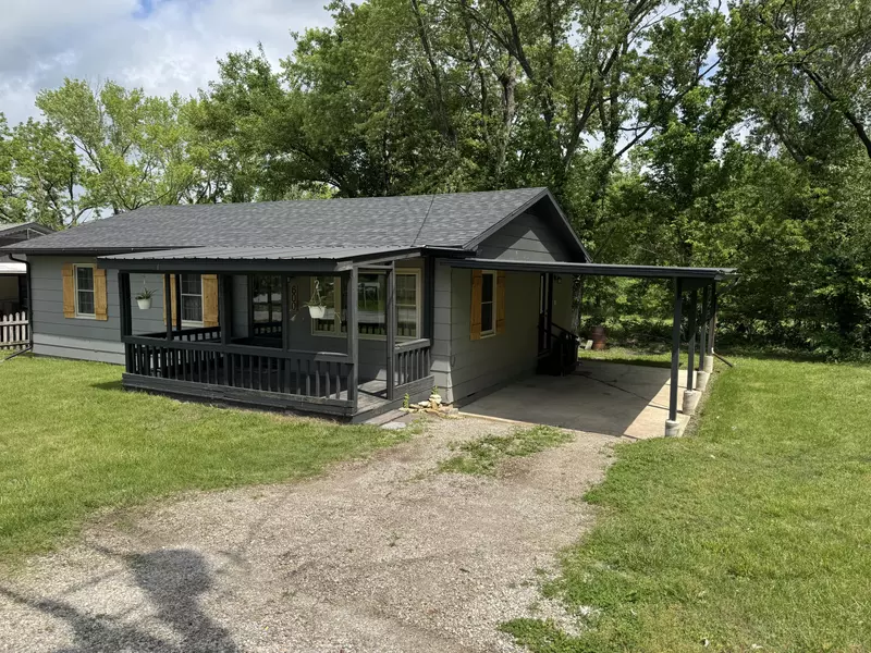 600 Shelton AVE, Ava, MO 65608