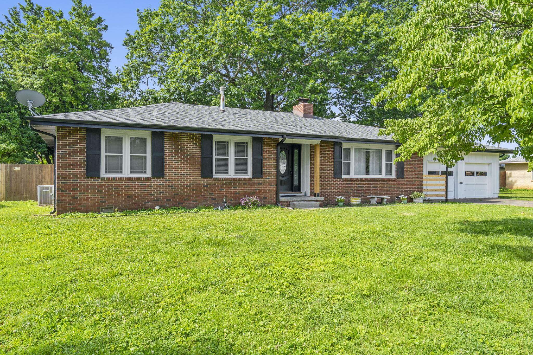1514 W Swan ST, Springfield, MO 65807