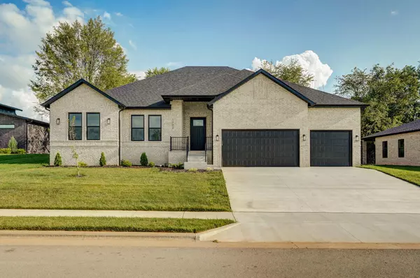 1702 E Cobblestone DR, Ozark, MO 65721