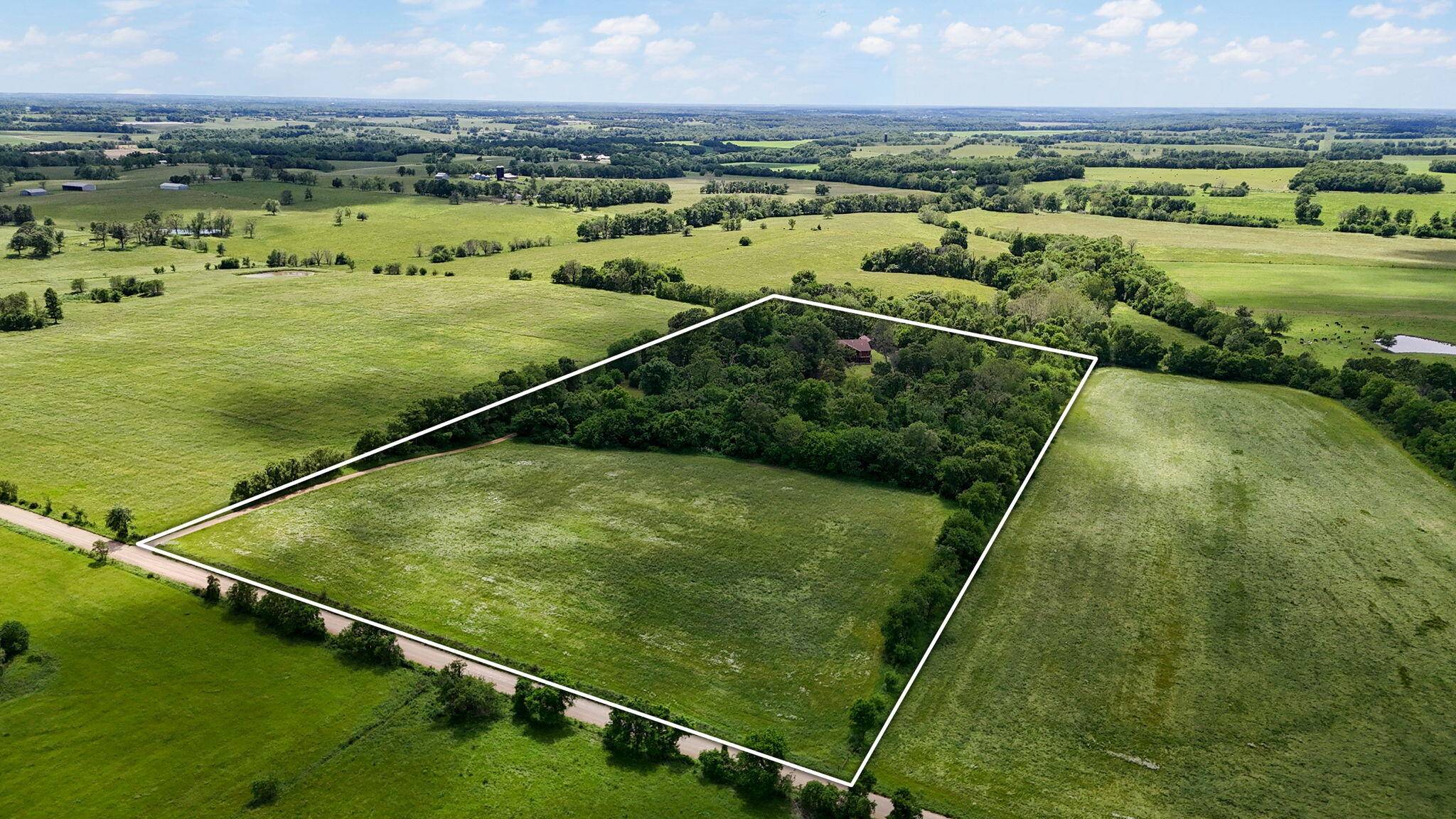 La Russell, MO 64848,8403 Lawrence 1040