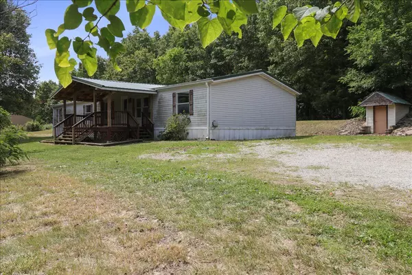 West Plains, MO 65775,8494 Private Road 6857