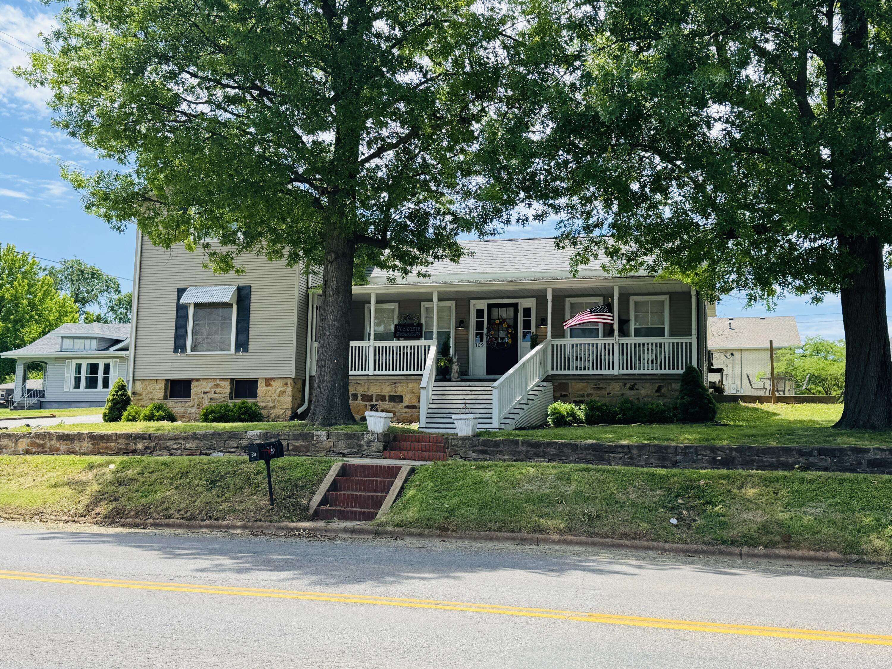 Stockton, MO 65785,309 South ST