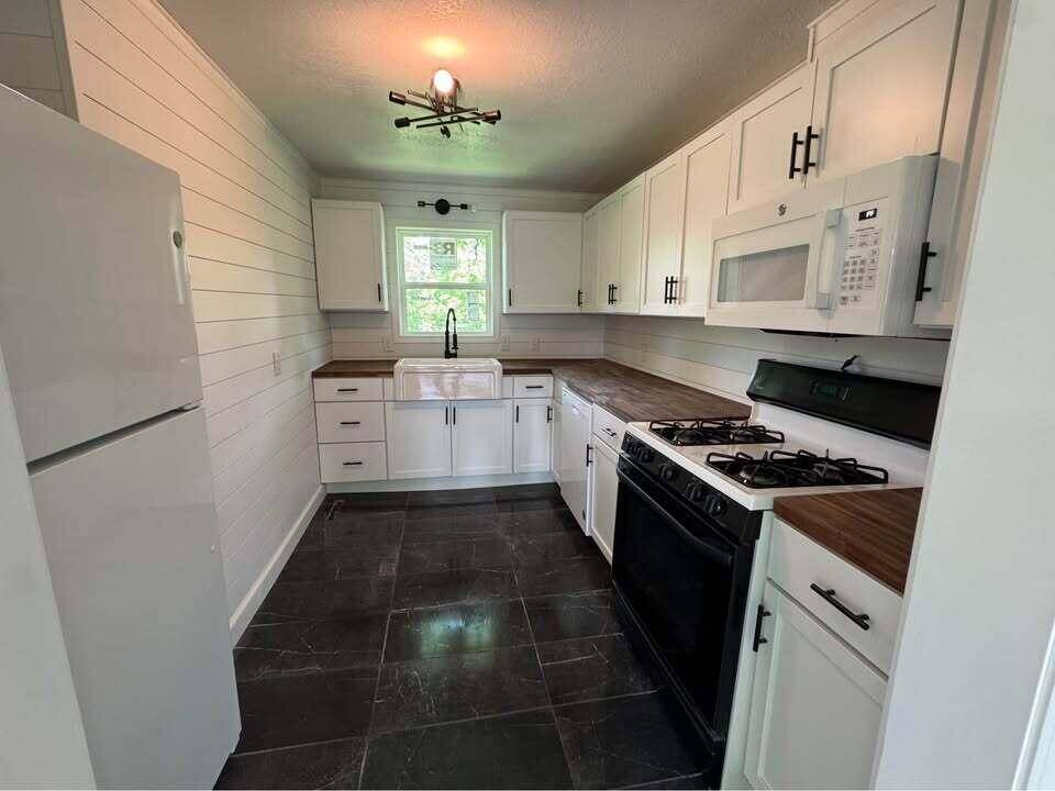 West Plains, MO 65775,8574 County Road 6890