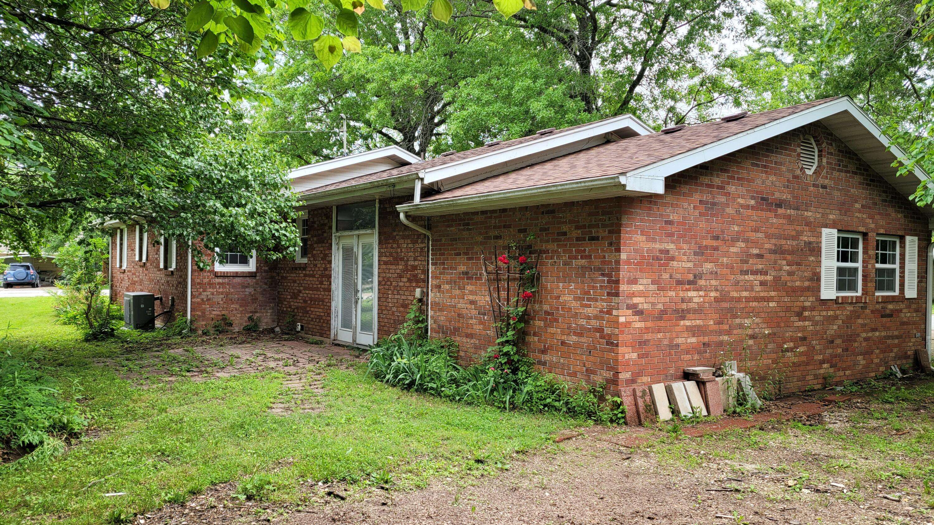 Marshfield, MO 65706,415 N Locust ST