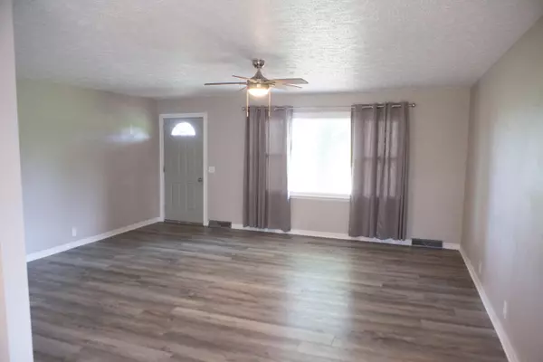 Exeter, MO 65647,18627 Farm Road 1075