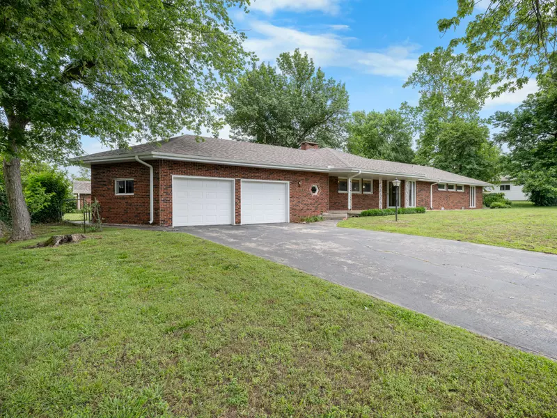 1622 Oakland AVE, Bolivar, MO 65613