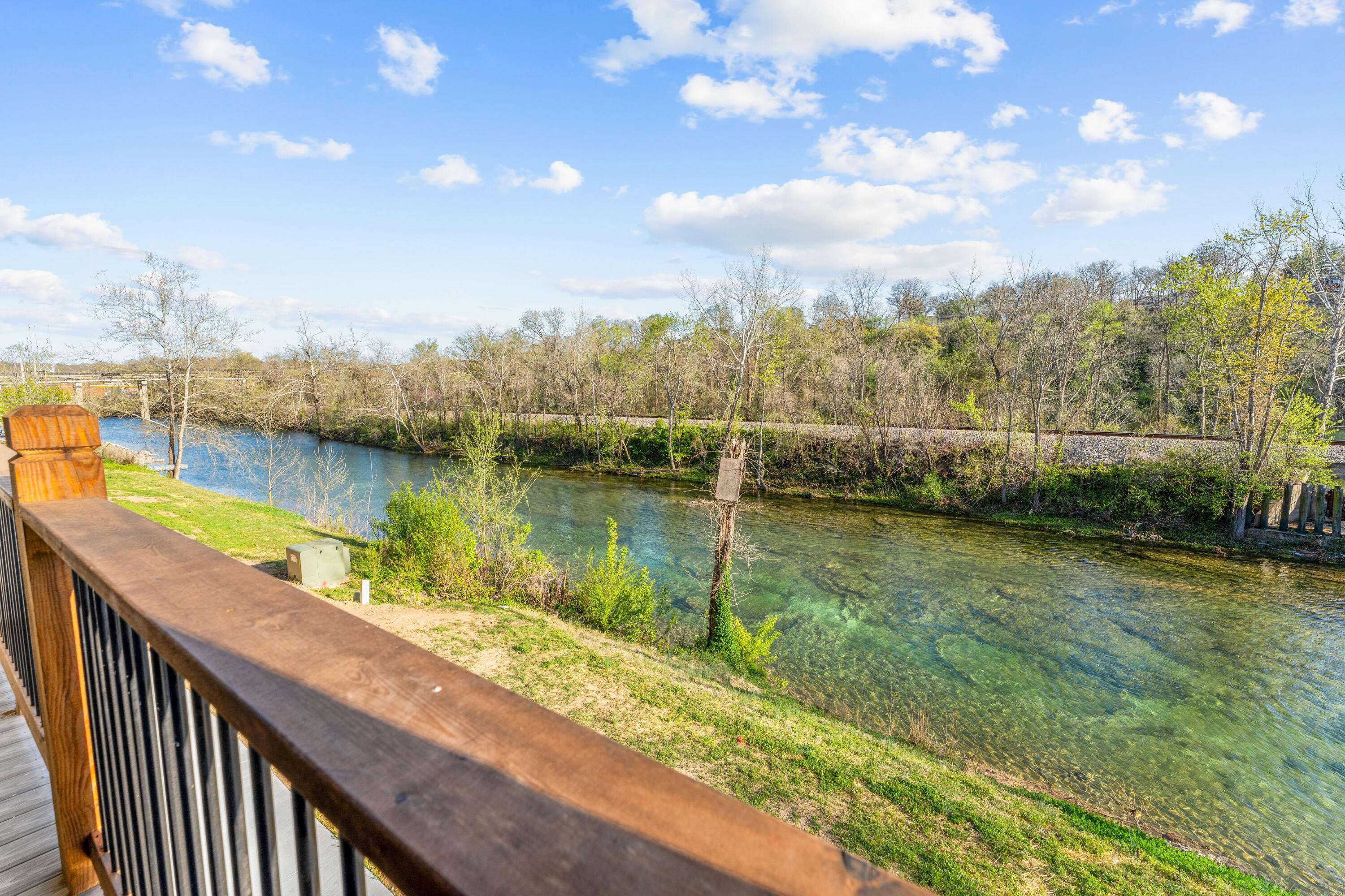 Branson, MO 65616,403 Veterans BLVD #302 (H8)