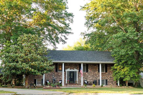 1111 W Northwood CIR, Bolivar, MO 65613