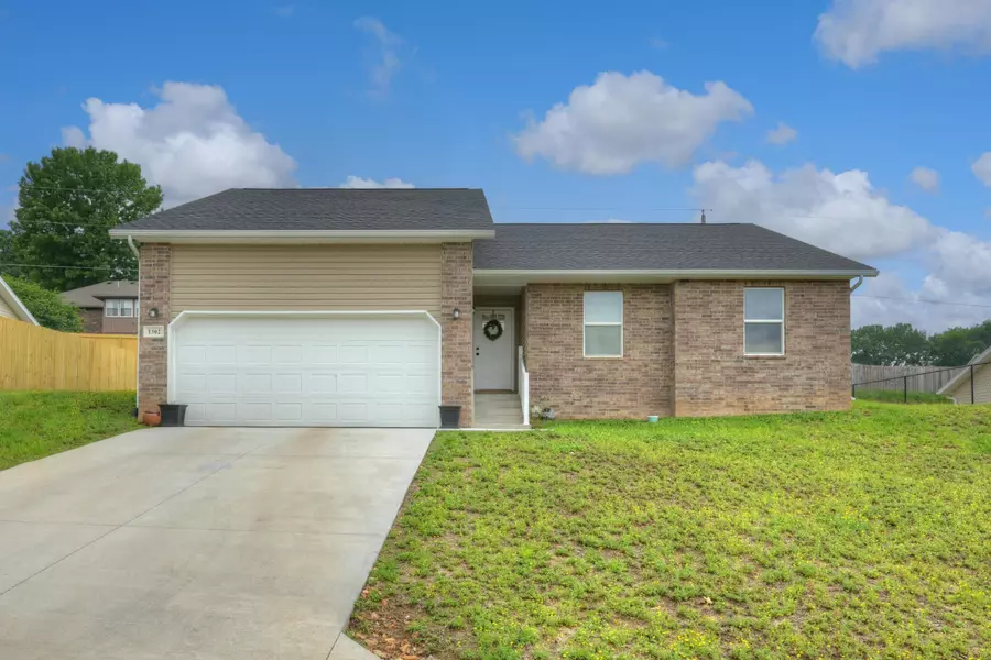1302 Justin TRL, Neosho, MO 64850