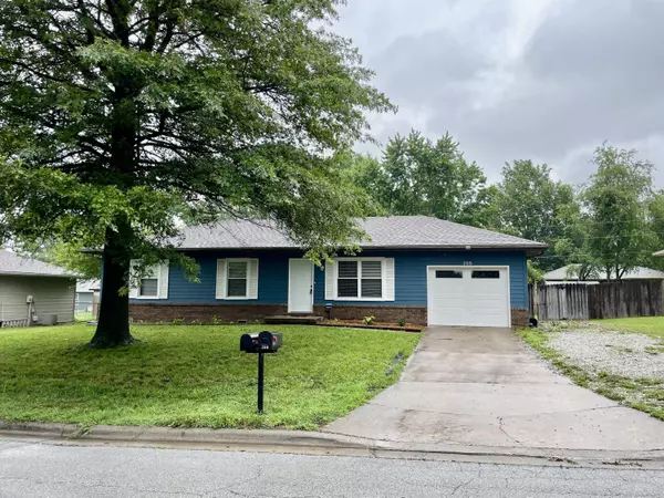 709 E Scott Wayne DR, Nixa, MO 65714