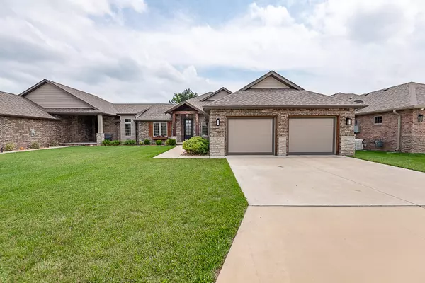 2370 E Cardinal ST, Springfield, MO 65804