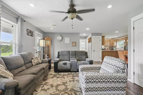 Anderson, MO 64831,1142 Route F