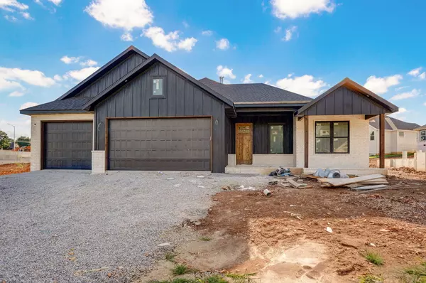 4933 S Sycamore AVE, Springfield, MO 65810