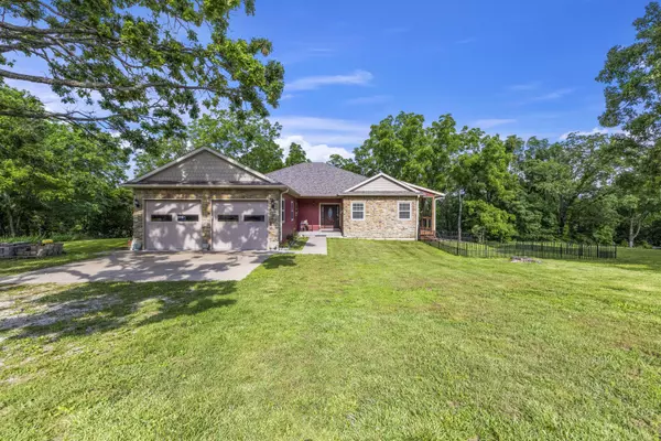 728 Haugwood Ranch RD, Galena, MO 65656