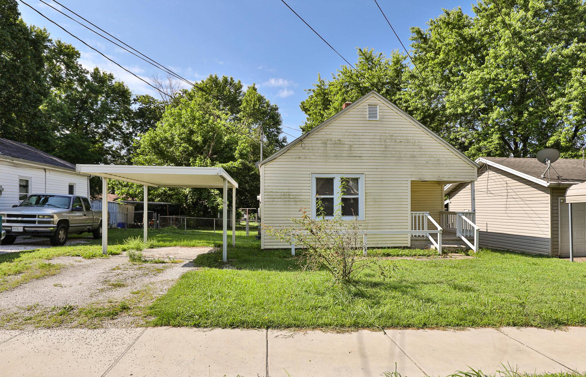 916 W Woodlawn ST, Springfield, MO 65803