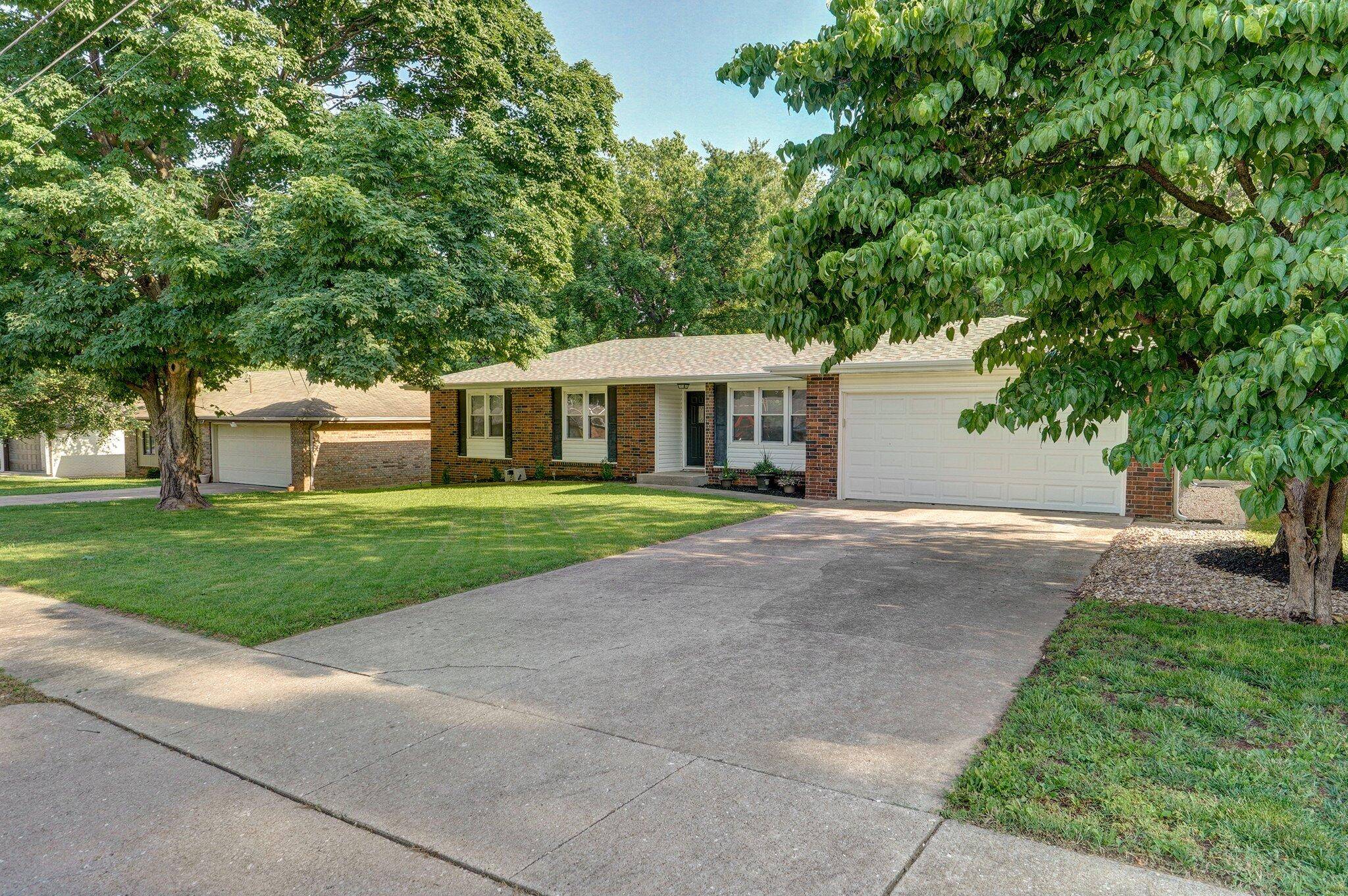 Springfield, MO 65804,1325 E Lakewood ST