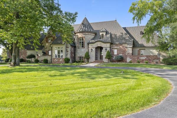4156 E Division ST, Springfield, MO 65802