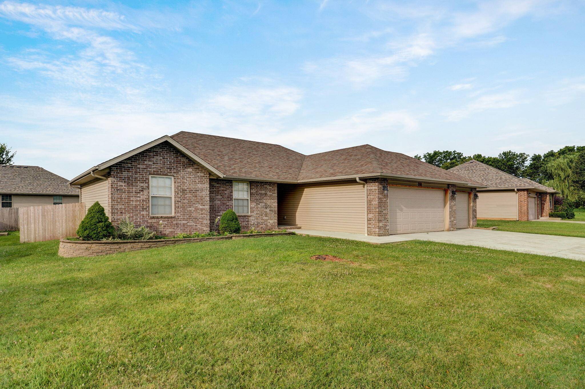 5618 W Sugar Pine DR, Springfield, MO 65802