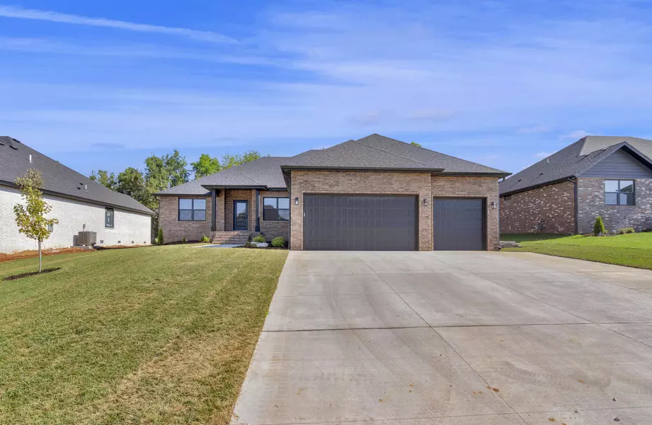 2133 N Silver Charm AVE, Springfield, MO 65802