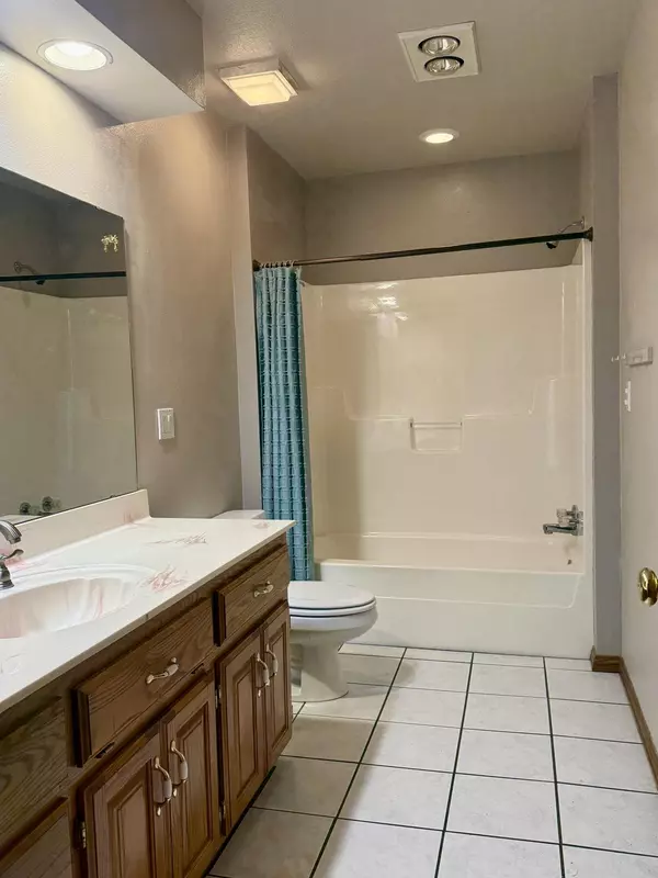 Neosho, MO 64850,506 E Glenview ST